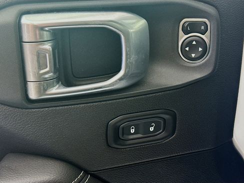 Used 2023 Jeep Wrangler Sahara image 15