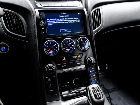Used 2016 Hyundai Genesis Coupe 3.8 image 28