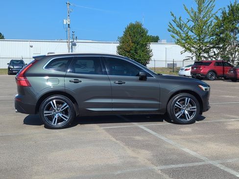 Used 2020 Volvo XC60 T5 Momentum w/ Protection Package AWD/4WD image 4
