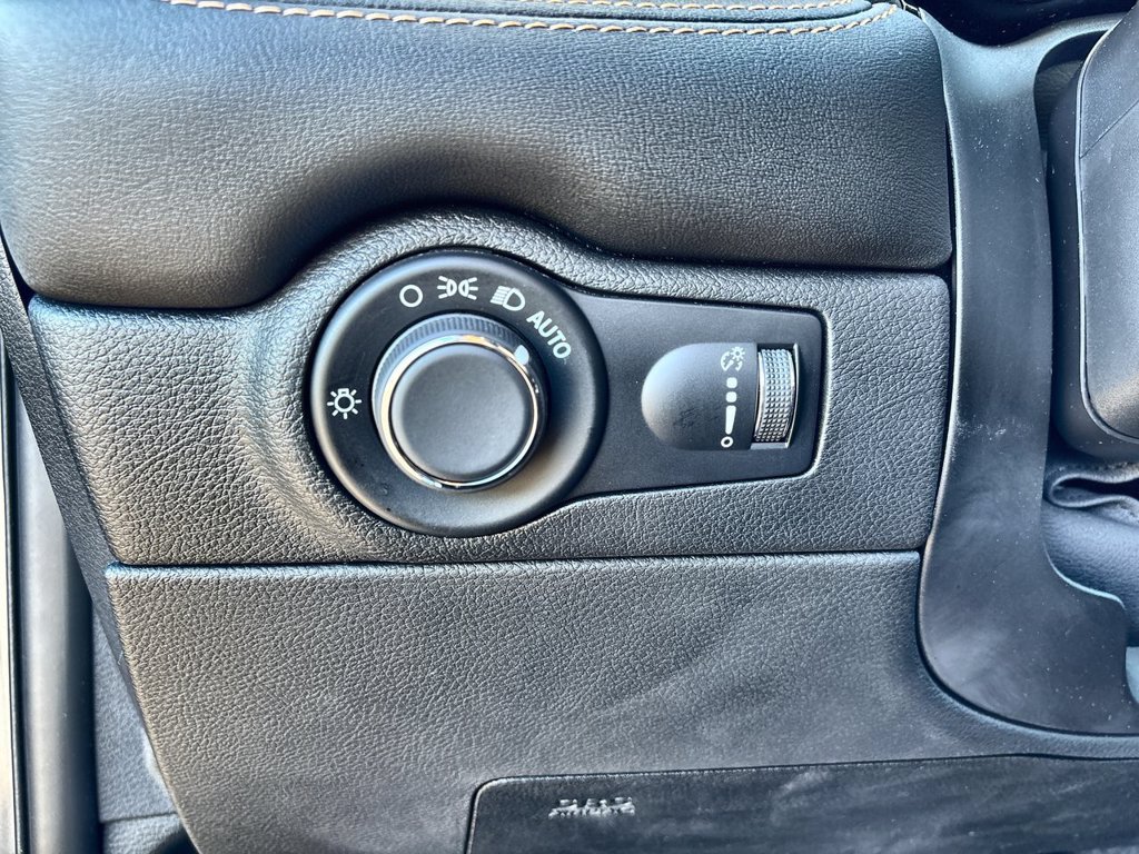 Used 2025 Dodge Durango R/T AWD/4WD image 16