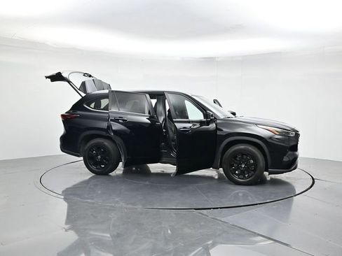 Used 2024 Toyota Highlander XLE FWD image 52