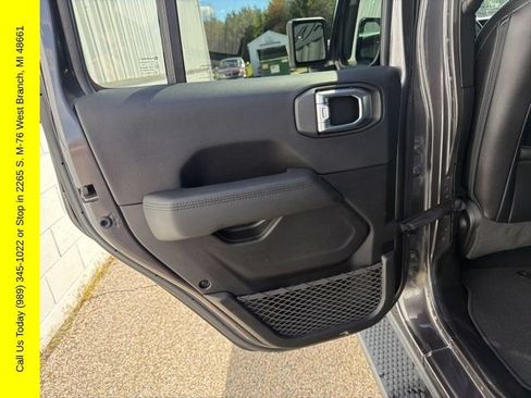 Used 2021 Jeep Wrangler Unlimited Sahara AWD/4WD image 15