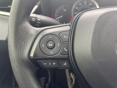 Used 2021 Toyota Corolla LE image 21