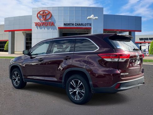 Used 2019 Toyota Highlander LE FWD image 4