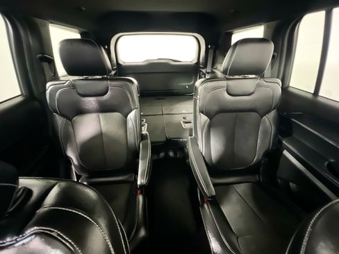 Used 2023 Jeep Grand Cherokee L Laredo image 33