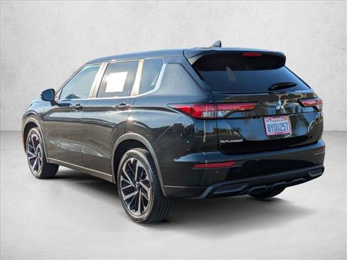 Used 2022 Mitsubishi Outlander ES image 8