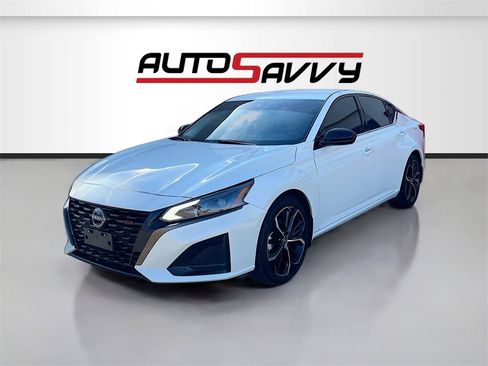 Used 2023 Nissan Altima 2.5 SR image 3