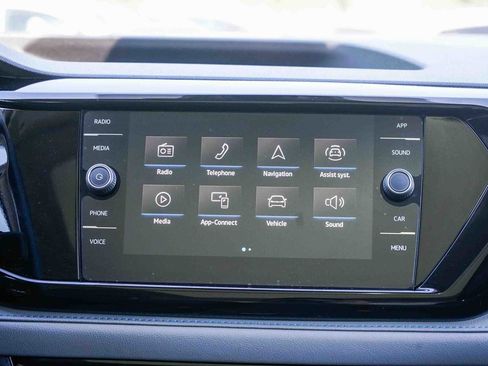 Used 2024 Volkswagen Taos SE image 14