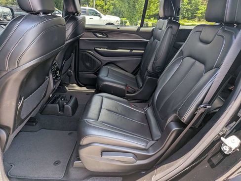 Used 2024 Jeep Grand Cherokee L Limited w/ Luxury Tech Group II RWD image 13