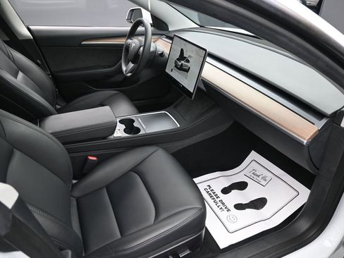 Used 2023 Tesla Model 3 Standard Range RWD image 31