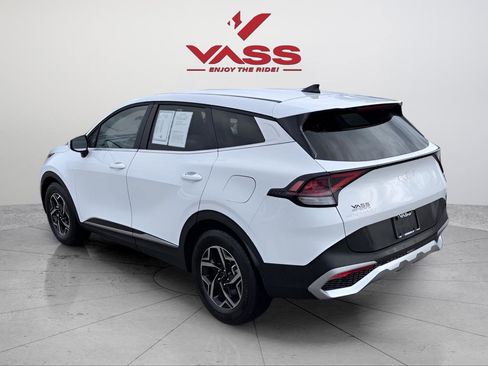 Used 2025 Kia Sportage LX image 3
