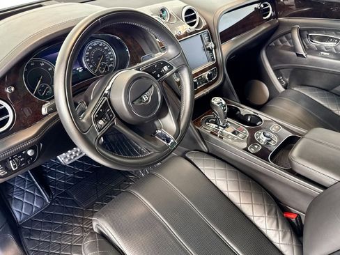 Used 2018 Bentley Bentayga image 9