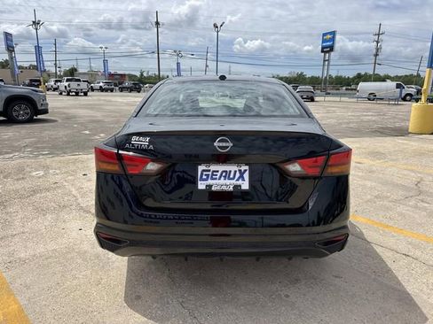 Used 2025 Nissan Altima 2.5 SV FWD image 13