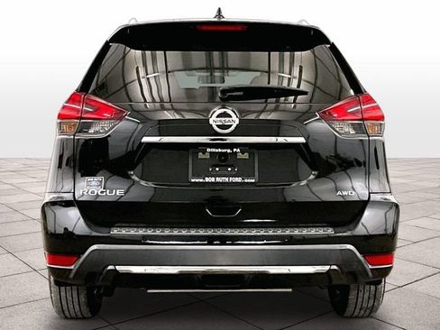 Used 2017 Nissan Rogue S w/ S Appearance Package AWD/4WD image 4