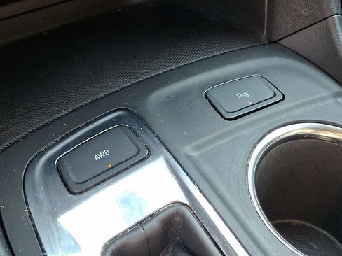 Used 2024 Chevrolet Equinox LT AWD/4WD image 22