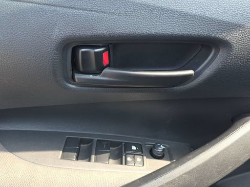 Used 2025 Toyota Corolla LE FWD image 13