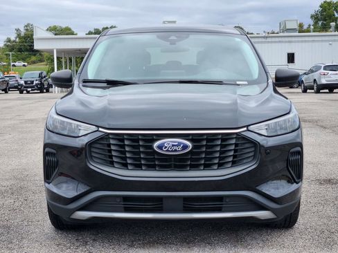 Used 2023 Ford Escape Active w/ Cold Weather Package image 2