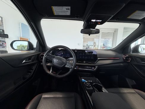 Used 2025 Chevrolet Equinox RS AWD/4WD image 3