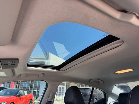 Used 2022 Nissan Sentra SR w/ SR Premium Package image 30