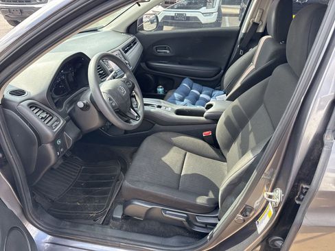 Used 2018 Honda HR-V LX image 2