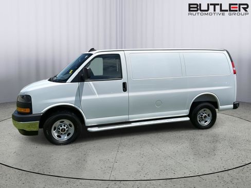 Used 2025 GMC Savana 2500 w/ Driver Convenience Package RWD image 3