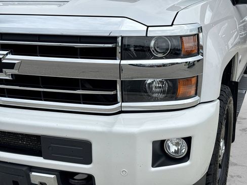 Used 2019 Chevrolet Silverado 2500 High Country AWD/4WD image 9