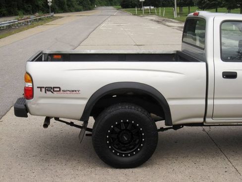 Used 2002 Toyota Tacoma 2WD Regular Cab image 11