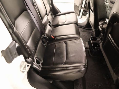 Used 2020 Jeep Gladiator Overland image 15