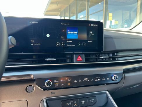 Used 2026 Kia Carnival FWD image 21