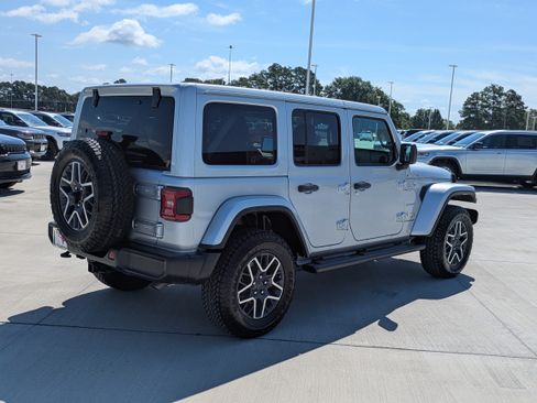 Used 2024 Jeep Wrangler Unlimited Sahara AWD/4WD image 5