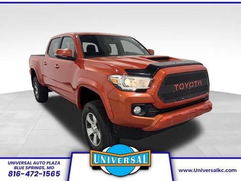 Used 2016 Toyota Tacoma TRD Sport AWD/4WD image 1