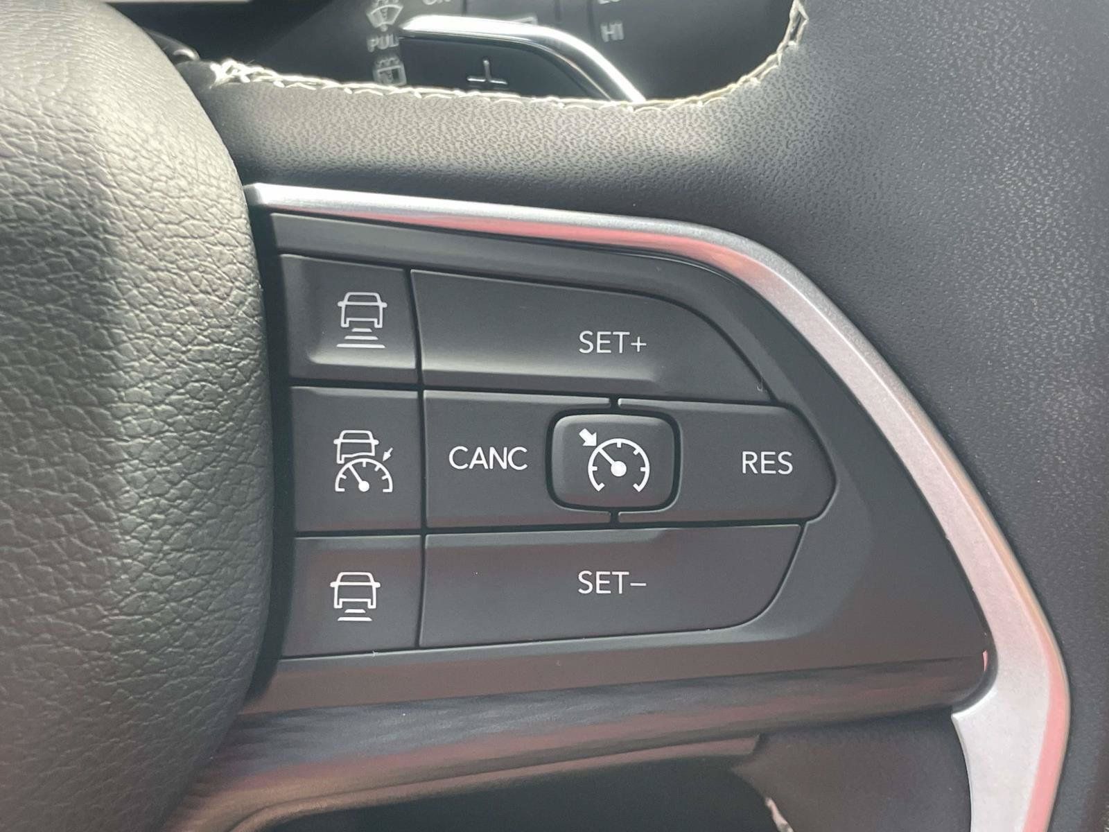 Used 2023 Jeep Grand Cherokee Altitude AWD/4WD image 21