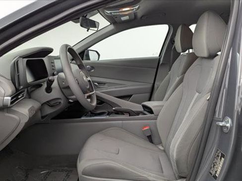 Used 2024 Hyundai Elantra SE FWD image 14