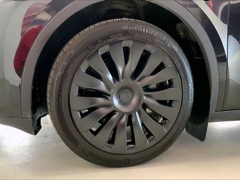 Used 2024 Tesla Model Y Long Range image 8