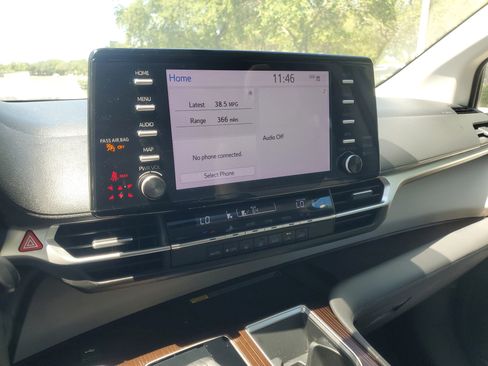Used 2021 Toyota Sienna LE w/ LE Plus Package FWD image 26