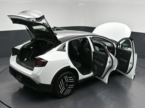 New 2026 Nissan Leaf SV+ w/ Floor Mat Package (SV+) FWD image 35