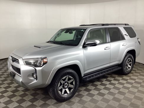 Used 2021 Toyota 4Runner TRD Off-Road Premium w/ Moonroof Package AWD/4WD image 6