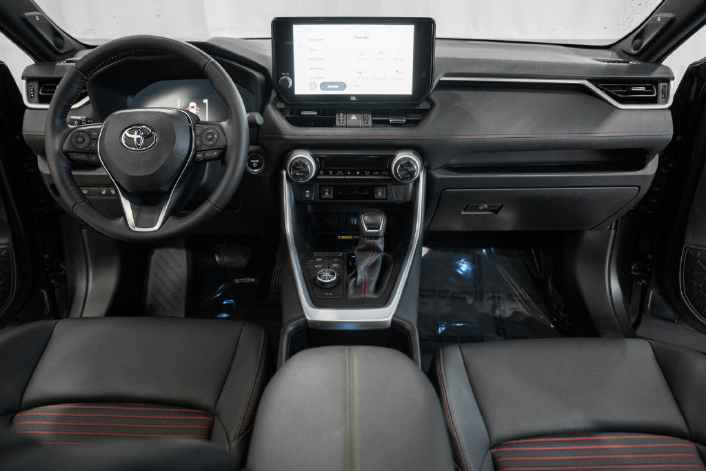 Used 2025 Toyota RAV4 XSE w/ Weather Package AWD/4WD image 18