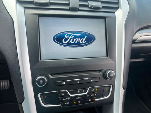 Used 2016 Ford Fusion SE FWD image 12