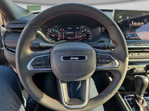 Used 2025 Jeep Compass Trailhawk AWD/4WD image 20