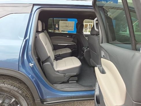 New 2026 Chevrolet Traverse LT w/ Midnight/Sport Edition AWD/4WD image 39