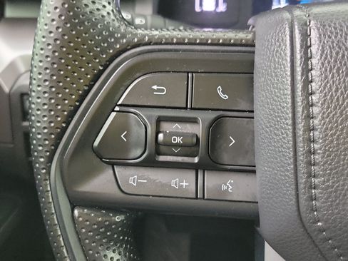 Certified 2025 Toyota Tacoma SR5 AWD/4WD image 23