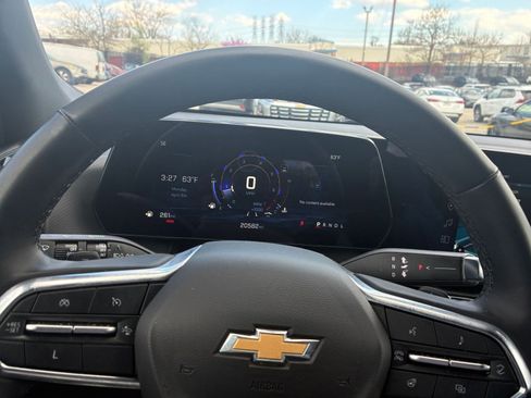 Used 2025 Chevrolet Equinox LT FWD image 35