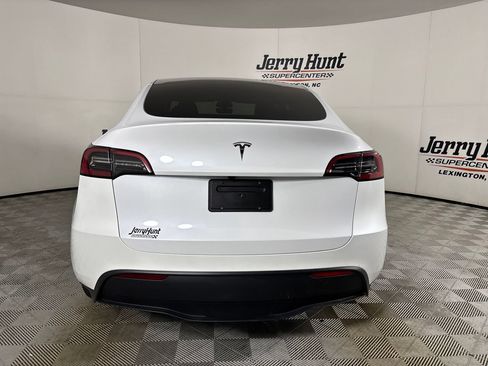 Used 2024 Tesla Model Y 2WD image 5
