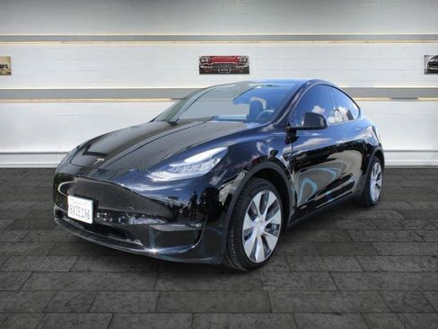 Used 2021 Tesla Model Y 2WD image 3