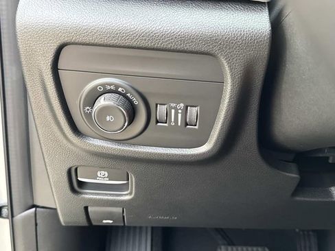 New 2025 Jeep Grand Cherokee L Limited w/ Black Appearance Package image 21