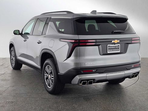 Used 2026 Chevrolet Traverse LT FWD image 5