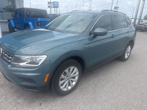 Used 2019 Volkswagen Tiguan SE w/ Panoramic Sunroof Package image 6