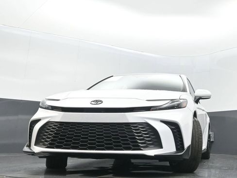 Used 2025 Toyota Camry SE w/ Convenience Package image 30