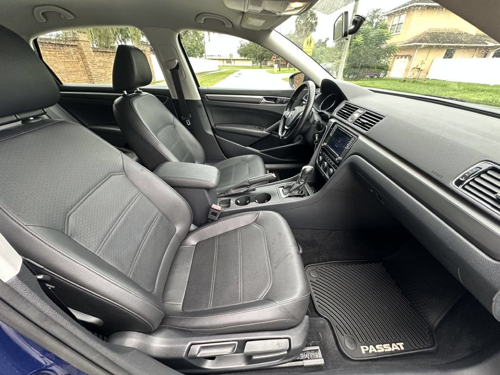 Used 2017 Volkswagen Passat 1.8T R-Line w/ R-Line Lighting Package FWD image 10
